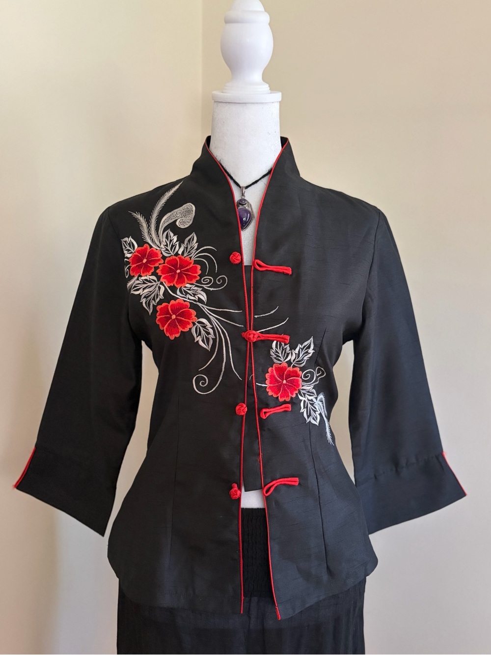 Vintage 90s silk black embroidered floral cheongsam mandarin collar jacket red S